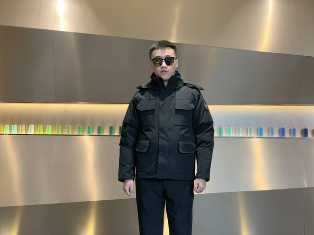 Canada Gooes 26款 : 黑色 男女款 高端级: 工厂p直供:供应全球代购.微商.实体.天猫.高端档口以及工作室合作，可免费代发！ 加拿大鹅Mait