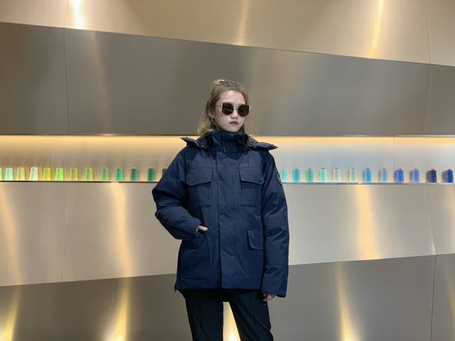 Canada Gooes 26款 : 藏兰色 男女款 高端级: 工厂p直供:供应全球代购.微商.实体.天猫.高端档口以及工作室合作，可免费代发！ 加拿大鹅Mai