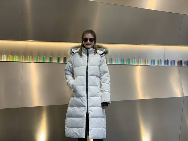 Canada Gooes 22款 : 米白色 女款 中端级: 貉毛 650狼毛 工厂p直供:供应全球代购.微商.实体.天猫.高端档口以及工作室合作，可免费代发！