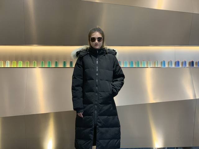 Canada Gooes 22款 : 黑色 女款 中端级: 貉毛 650狼毛 工厂p直供:供应全球代购.微商.实体.天猫.高端档口以及工作室合作，可免费代发！