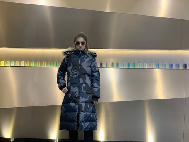 Canada Gooes 22款 : 兰迷彩 女款 中端级: 貉毛 650狼毛 工厂p直供:供应全球代购.微商.实体.天猫.高端档口以及工作室合作，可免费代发！