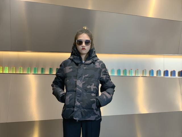 Canada Gooes 17款 : 黑迷彩 男女款 中端级: 工厂p直供:供应全球代购.微商.实体.天猫.高端档口以及工作室合作，可免费代发！ 加拿大鹅Mac