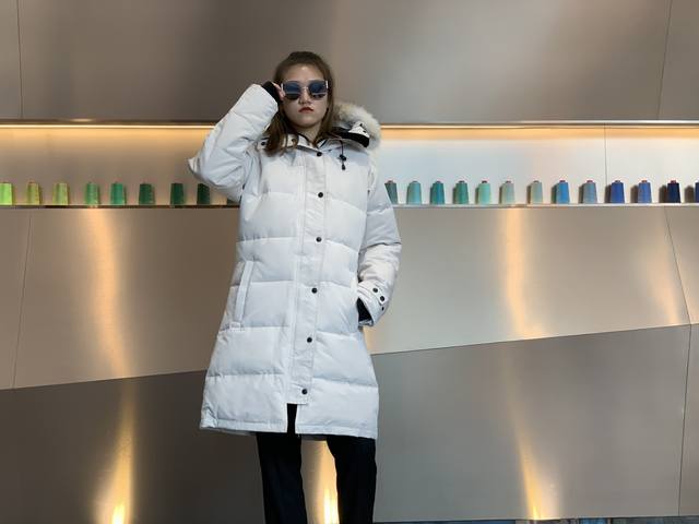 Canada Gooes 15款 : 米白色 女款 高端级: 貉毛 650狼毛 工厂p直供:供应全球代购.微商.实体.天猫.高端档口以及工作室合作，可免费代发！