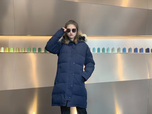 Canada Gooes 15款 : 藏兰色 女款 高端级: 貉毛 650狼毛 工厂p直供:供应全球代购.微商.实体.天猫.高端档口以及工作室合作，可免费代发！