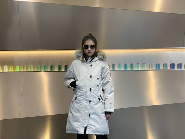 Canada Gooes 12款 : 米白色 女款 中端级: 貉毛 600狼毛 工厂p直供:供应全球代购.微商.实体.天猫.高端档口以及工作室合作，可免费代发！