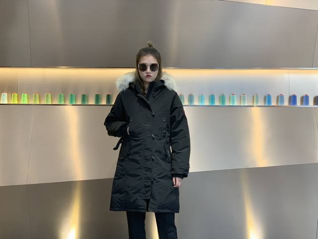 Canada Gooes 12款 : 黑色 女款 中端级: 貉毛 600狼毛 工厂p直供:供应全球代购.微商.实体.天猫.高端档口以及工作室合作，可免费代发！