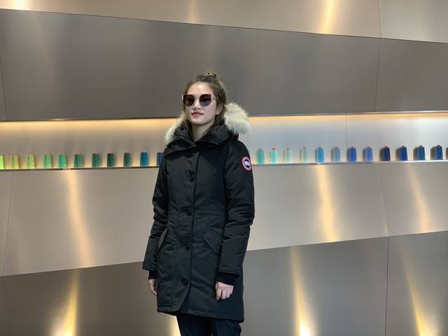 Canada Gooes 11款 : 黑色 女款 高端级: 狼毛 工厂p直供:供应全球代购.微商.实体.天猫.高端档口以及工作室合作，可免费代发！ 加拿大鹅Ro