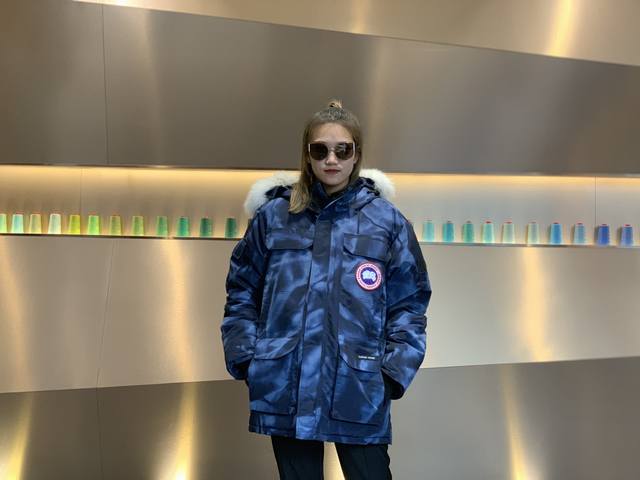 Canada Gooes 08款 : 抽象兰迷彩 男女款 高端级: 貉毛 650狼毛 工厂p直供:供应全球代购.微商.实体.天猫.高端档口以及工作室合作，可免费