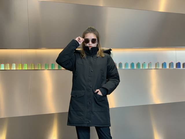 Canada Gooes 07款 : 黑色 女款 中端级: 貉毛 600狼毛 工厂p直供:供应全球代购.微商.实体.天猫.高端档口以及工作室合作，可免费代发！