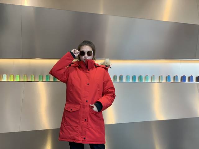 Canada Gooes 07款 : 红色 女款 中端级: 貉毛 600狼毛 工厂p直供:供应全球代购.微商.实体.天猫.高端档口以及工作室合作，可免费代发！