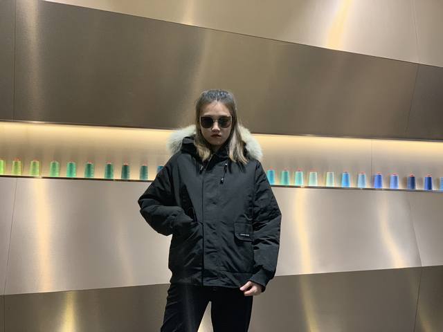 Canada Gooes 01款 : 黑色 男女款 中端级: 貉毛 570狼毛 工厂p直供:供应全球代购.微商.实体.天猫.高端档口以及工作室合作，可免费代发！