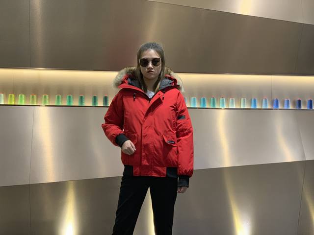 Canada Gooes 01款 : 红色 男女款 中端级: 貉毛 570狼毛 工厂p直供:供应全球代购.微商.实体.天猫.高端档口以及工作室合作，可免费代发！