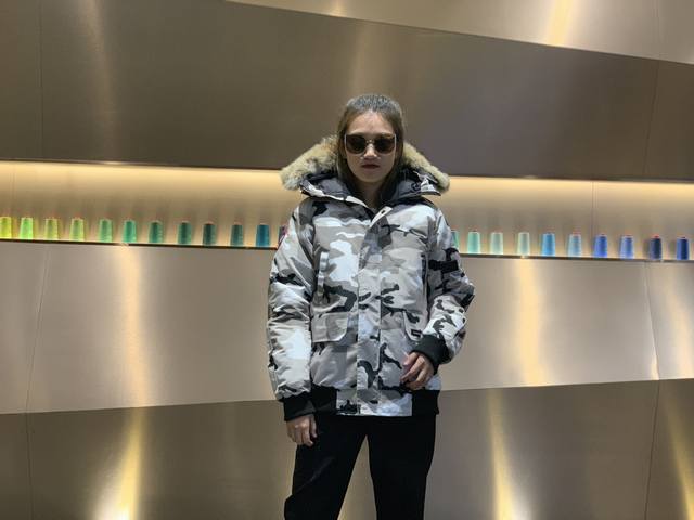 Canada Gooes 01款 : 白迷彩 男女款 中端级: 貉毛 570狼毛 工厂p直供:供应全球代购.微商.实体.天猫.高端档口以及工作室合作，可免费代发