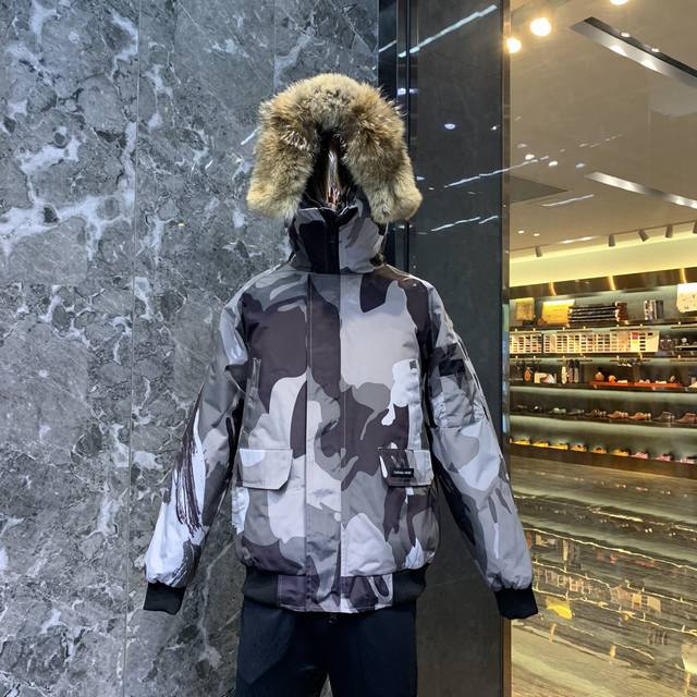 Canada Gooes 01款 : 灰迷彩 男女款 中端级: 貉毛 570狼毛 工厂p直供:供应全球代购.微商.实体.天猫.高端档口以及工作室合作，可免费代发