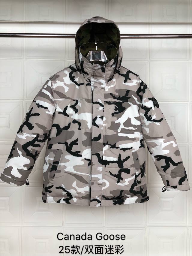 款式:大鹅25款双面迷彩 淘宝 微商 实体店 外贸 Canadagoose加拿大鹅，最高版本 独家沙漠迷彩背包带 包装，带吊牌，官方二维码，防伪水洗标！不入手会