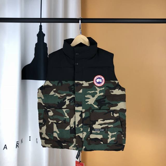 情侣款 颜色: 黑迷彩 可放档口 淘宝 实体 Canadagoose加拿大鹅 明星同款羽绒马甲 男女情侣款 秋冬季潮流搭配能手 卫衣.T恤.衬衫.随意穿搭都是满
