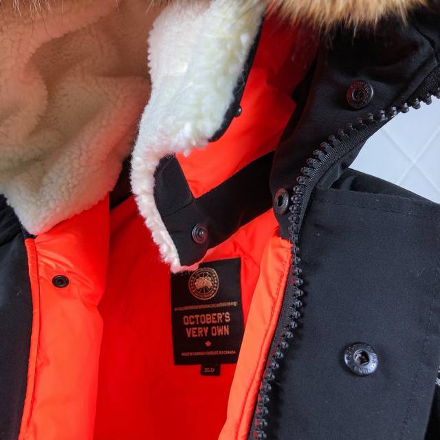 细节补一组！ 加拿大鹅 Canada Gooseovo 联名猫头鹰限量版情侣飞行夹克，顶极高端连帽抗寒羽绒服，飞行夹克冬天必备，随意搭配卫衣短袖就可以，超强保暖