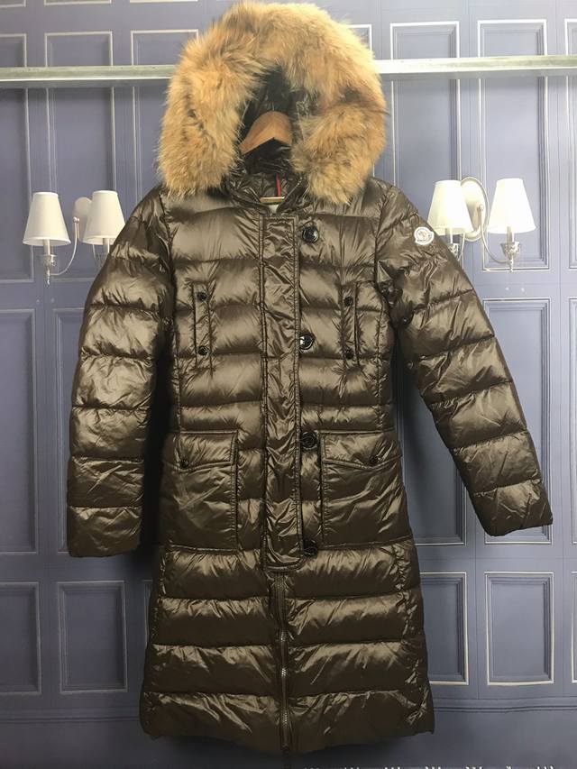 p价: 放店价500 支持淘宝 微商 实体 款式：蒙口2062 女士羽绒服 材料:90达标绒，.3层面料，不钻绒， 颜色：咖啡色 尺码:1 6码