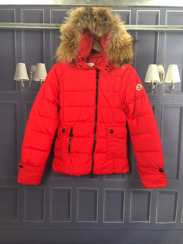 p价: 放店价480 支持淘宝 微商 实体 款式：蒙口2060 女士羽绒服 材料:90达标绒，.3层面料，不钻绒， 颜色：红色 尺码:1 6码