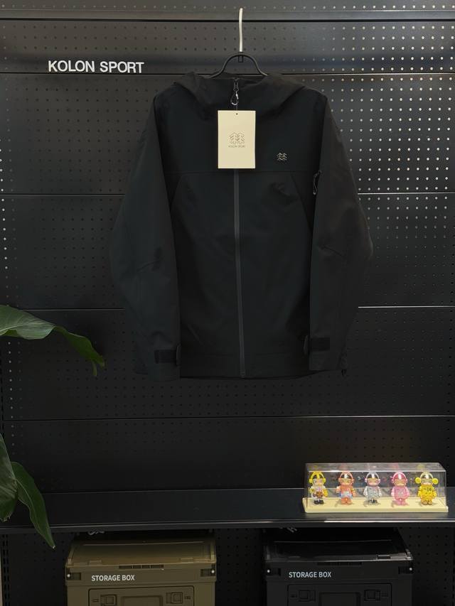 可隆二代 金属 Logo Kolon可隆｜抗撕中性廓形多口袋2.5L露营Obli-K男女同款户外 独家货源 金属 Logo 细节拉满区别老款 设计理念: Spo