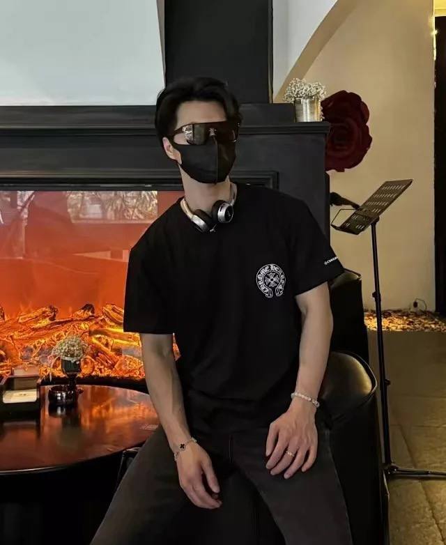 D58 克罗心新款印花短袖T恤采用定制面料丶1比1配色罗纹丶环保印花。无味色彩鲜艳丶250克高克重纯棉面料黑白色 S-Xl