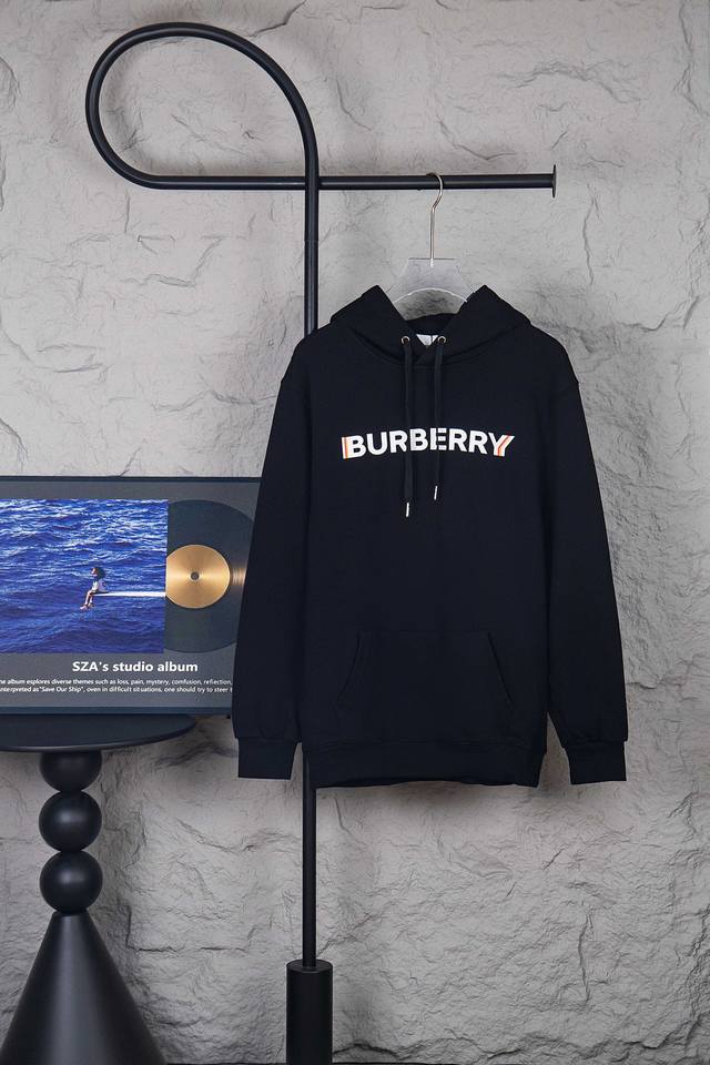 款号：M258 Burberry 巴宝莉Bbr 22Fw 3D字母印花连帽卫衣 精简的时尚感,感受英式风格的独特气质.客供翻面绒棉质面料,内里织面质感超强,工整