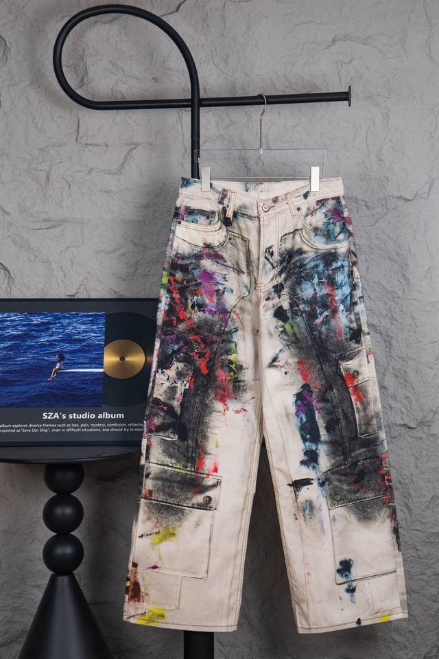 款号：M200 顶级Acne Studios Ss25 1981系列 做旧涂鸦设计直筒牛仔裤 男女同款 码数：Xs S M L 官网新款尺码标，附带二维码