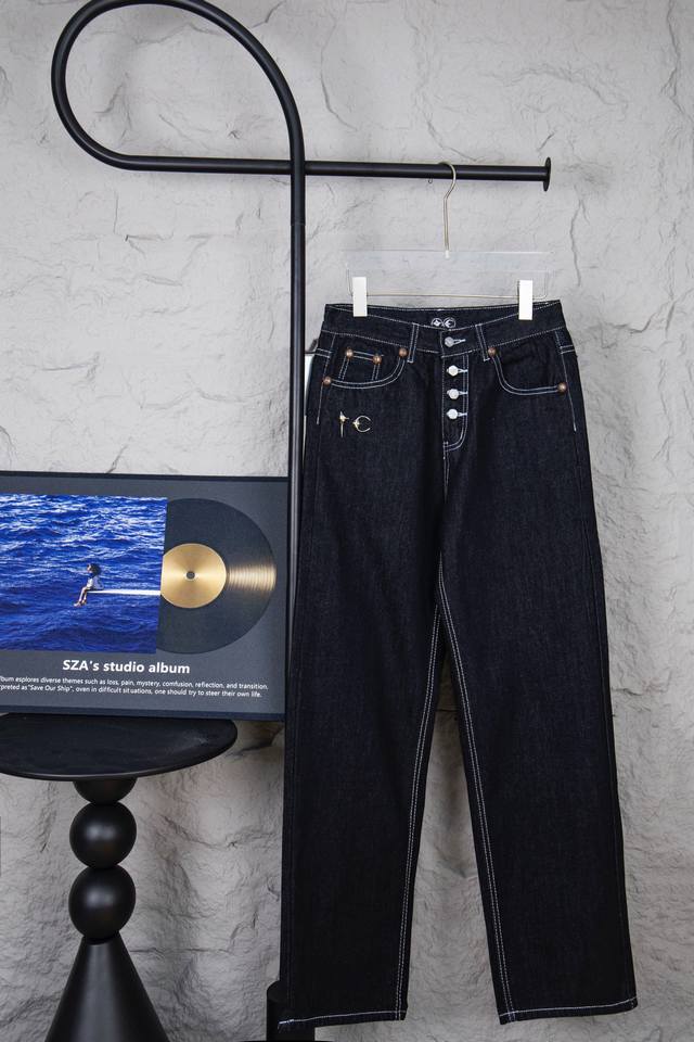 款号：M149 顶级版本辅料齐全Thug Club常青款经典款休闲牛仔裤男女同款 Tc这个牌子有着韩版 克罗心 称号 世界各路顶流纷纷上身，潮牌有着先锋视觉在时