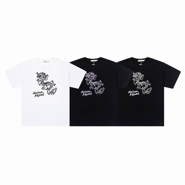 1219# Maison Kitsune 24春夏新品 魏大勋 杨紫同款祥龙立体刺绣 印花 圆领T恤 男女同款 颜色：黑白 黑紫 白色 码数：S-Xl