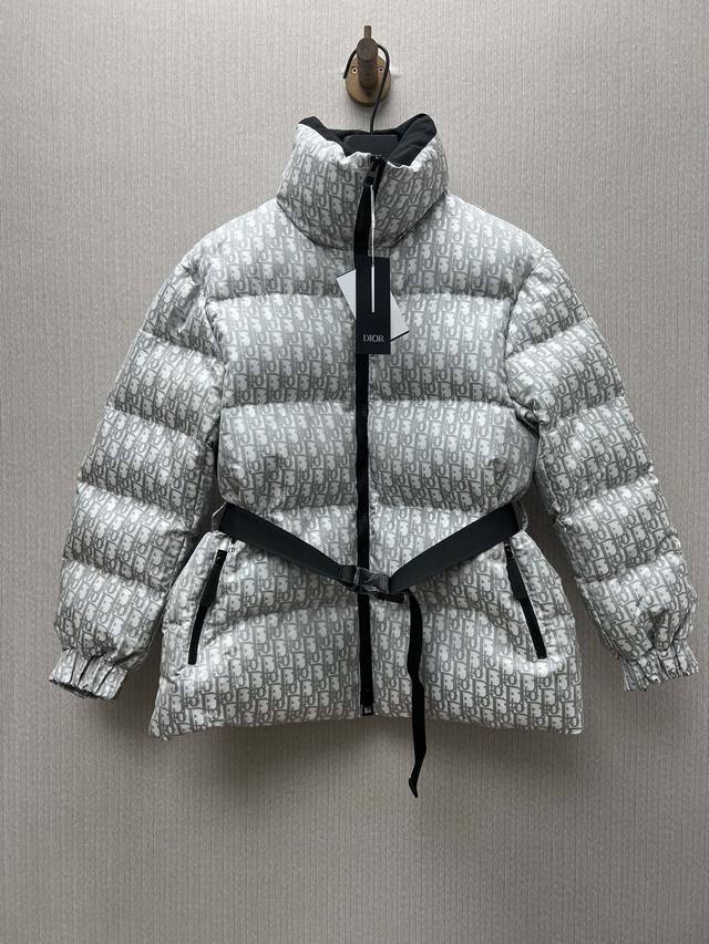 迪奥 25Ss新款Dioralps Oblique 印花绗缝塔夫绸配腰带宽松立领长袖棉服 女款 灰色 码数：S.M.L.