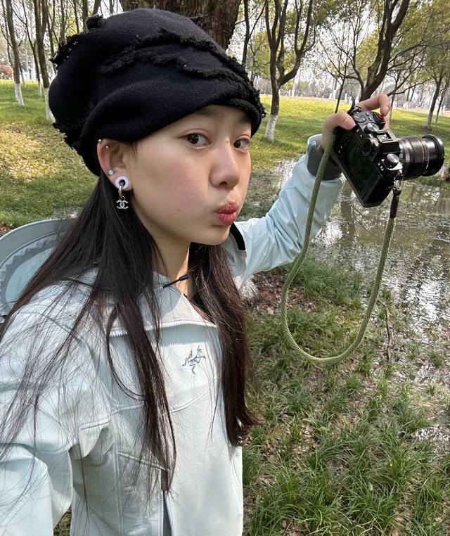 款号:D519 春秋款 破晓蓝模特上身效果图 Arcteryx 始祖鸟 Gamma Lt Hoody男女款轻量保暖防风软壳 四色冲锋衣 顶级品质 纯原版本 对比