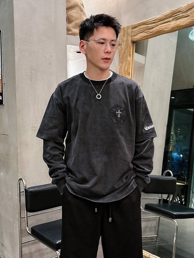 衣服 p ，裤子 p 。Chrome Hearte 克罗心 Ch Ss新款 假2件套 十字架马蹄克罗心梵文 立体贴布秀工艺。纯棉双纱汗布面料，同缸定染特种加粗3