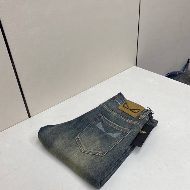 顶级版本 阔版 。2025秋冬欧洲专柜新款 超A代购级别海外贸易公司订单货源，顶级原单高端男士定制时尚修身小直筒牛仔裤Cp20 颜色：重工艺炒沙洗水，图片色 尺