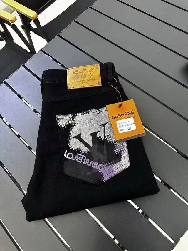 款号Cc837 Lv 路易威登 驴家最新超柔牛仔裤 驴家顶级用料超柔高棉水洗牛仔面料每一件水洗费用高达常规工艺三倍之多 触感极致细腻 质感非常好 全身简约大气设