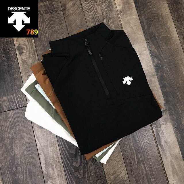 迪桑特情侣款内里百搭薄绒保暖立领卫衣“摇曳” 定制客供面料保暖舒适透气性强 胸口口袋半拉链设计完美好看 简单Logo搭配整体简约风好看大气 外面面料丝滑内里加厚