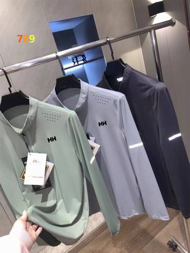 Helly Hansen海丽汉森男士欧美风拼接插肩半拉链长袖T恤高弹力运动健身打底衫！ 此款经过多位著名设计师的精心设计，是时尚休闲与户外运动的完美结合，所以无