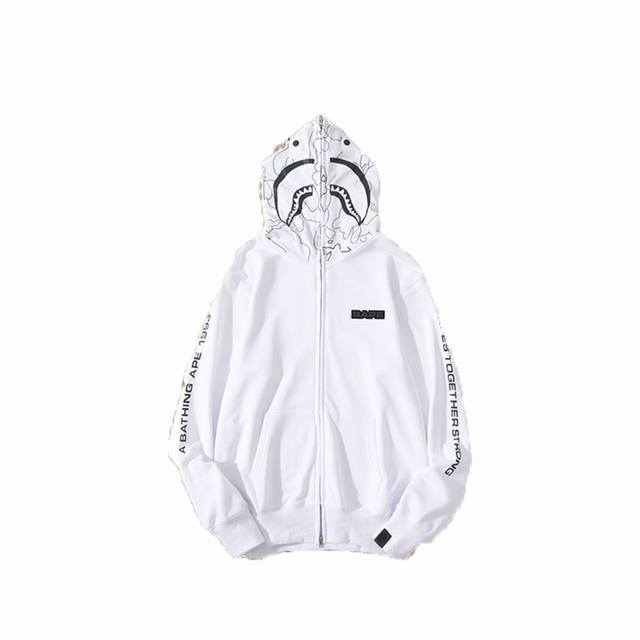 上新 高版本 Bape鲨鱼镭射反光字母印花开衫拉链连帽情侣卫衣 鲨鱼头潮炸街，满满的潮流味，任何人都可以完美驾驭，采用活性全棉订染定制面料，不起球不褪色，印花不