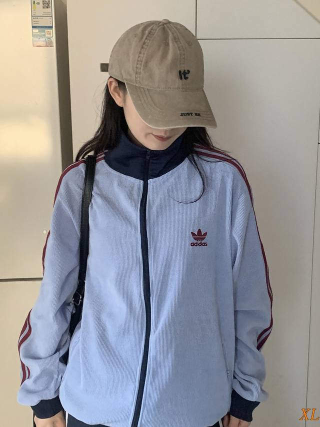 三叶草 独家实拍上新秋季灯芯绒外套男女同款休闲宽松三条杠刺绣标开衫运动上衣情侣夹克 四色可选，本季主打，货源充足，放心主推，高端品质，经典设计，做工出色，经典百