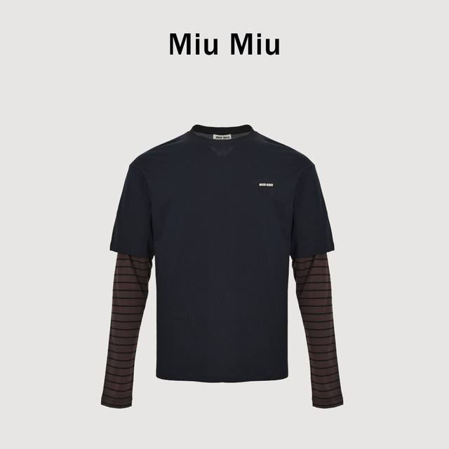 Miu Miu 缪缪 25Fw 假两件条纹长袖T恤 宝子们，这次必须要安利一下这件假两件上衣1定制 克全棉26支双纱汗，水洗去毛，高品质的棉质以及布面处理，区别