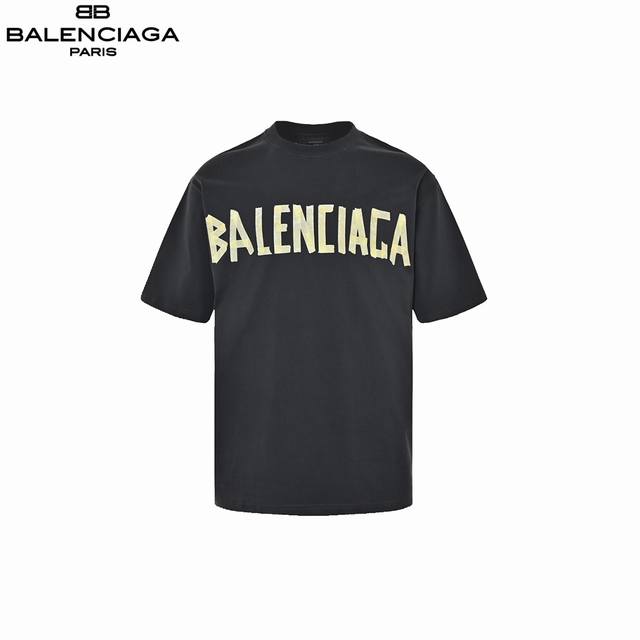 Balenciaga巴黎世家 胶带拼接大3M绣花短袖 采用32S 1*2精棉双纱平纹，260克；搭配32S 1*2精棉双纱1*1罗纹，320克。水洗黑环保定染面
