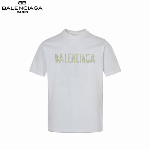 Balenciaga 巴黎世家做旧水洗胶带Logo短袖 领口捆条采用纯棉本布一体切的捆条 无色差 不会变形 前幅后幅运用马骝水水洗印花工艺；由环保胶浆材质，机械