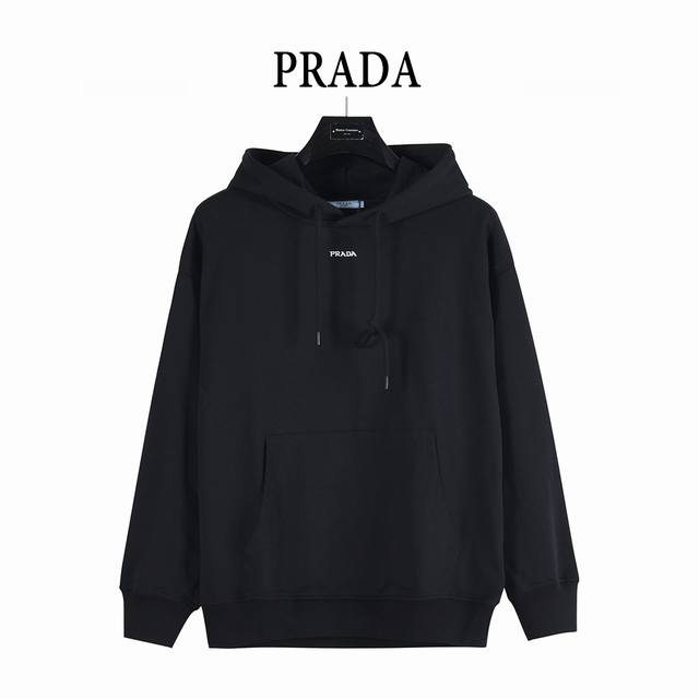 prada 普拉达 25Fw 胸前小字母刺绣连帽卫衣 采用独家定制480G原版1:1双股双纱纯棉面料，定织定染同缸无色差罗纹， 定制1:1辅料，三标齐全，胸前刺
