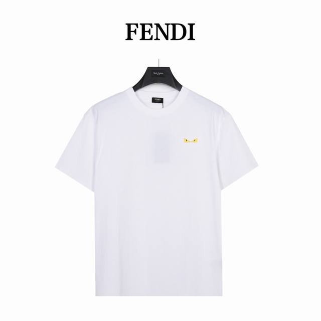 Fendi 芬迪 小怪兽眼睛刺绣短袖T恤 采用定制面料。添加杜邦公司Sorona 索罗娜 材料，亲肤性好、改善缩水，同时可以支撑面料良好的保型性.面料特性，7A
