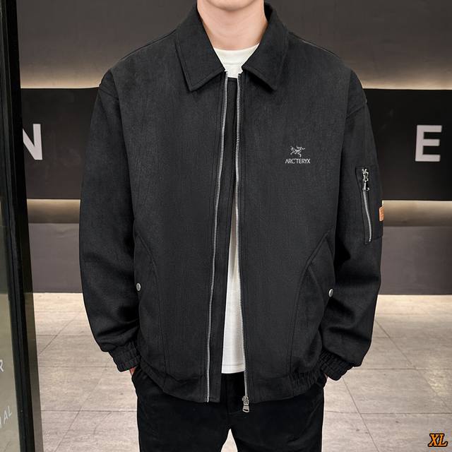 独家实拍上新，本季主打M-8Xl秋季高品质大码夹克鹿皮绒轻奢商务加肥加大胖子潮牌翻领夹克外套，货源充足，放心主推，高端品质，经典设计，做工出色，经典百搭，上身效