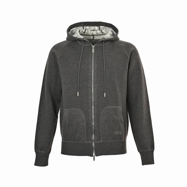 Dior 迪奥 内里老花提花针织羊绒外套 面料采用的是进口羊绒羊毛混纺 双面针织里外一致，手感极为亲肤舒适摸上去非常的细腻，摸起来硬挺有质感 做工精细 Size