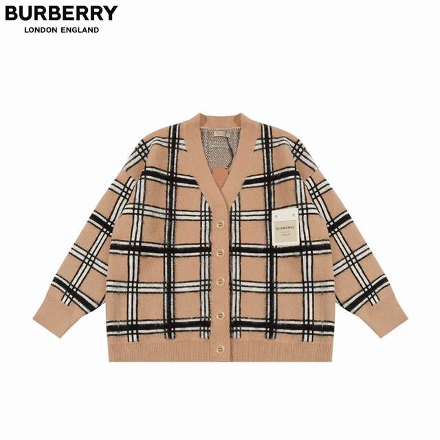 Burberry 巴宝莉 25Ss格纹皮牌口袋针织开衫毛衣外套 独家定制优质羊毛混纺纱线编织 整件手感软糯舒适 上身透气且具备超强保暖性 胸前独家开模定制皮牌口