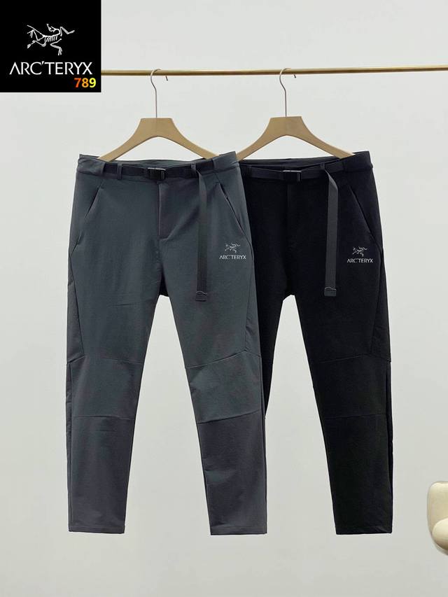 始祖鸟 大牌平替户外登山徒步秋冬新款休闲防风防水透气弹力梭织运动软壳直筒裤。 户外都市通勤男士梭织运动长裤 主推爆款，防泼水登山布，耐撕耐磨， 户外都市通勤男士