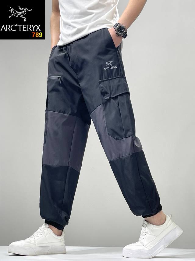 Arc'teryx 始祖鸟 高品质 Arc'teryx始祖鸟春季多囗袋工装束脚冲锋裤！ 采用聚酯纤维面料防撕拉,结实耐穿。这种坚韧的布经过漂洗可增加舒适度,同时