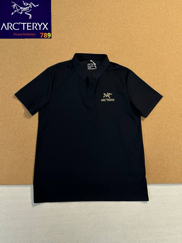 始祖鸟Arctertx男女同款通勤休闲户外舒适吸汗速干印花品牌Logo短袖polo衫 颜色：黑色 蓝色 绿色 灰色 白色 尺码：M-5Xl 想要一件能陪你应对各