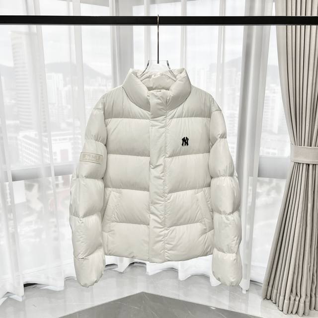 顶级版本 ｜Mlb纽约洋基队 纽扣小标刺绣Logo 短款加厚羽绒服男女款！ Mlb是韩国F&F旗下潮流服装品牌，拥有150年历史的经典传统，是街头文化和国际生活